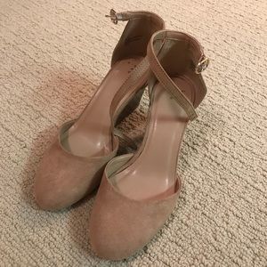 Nude wedge